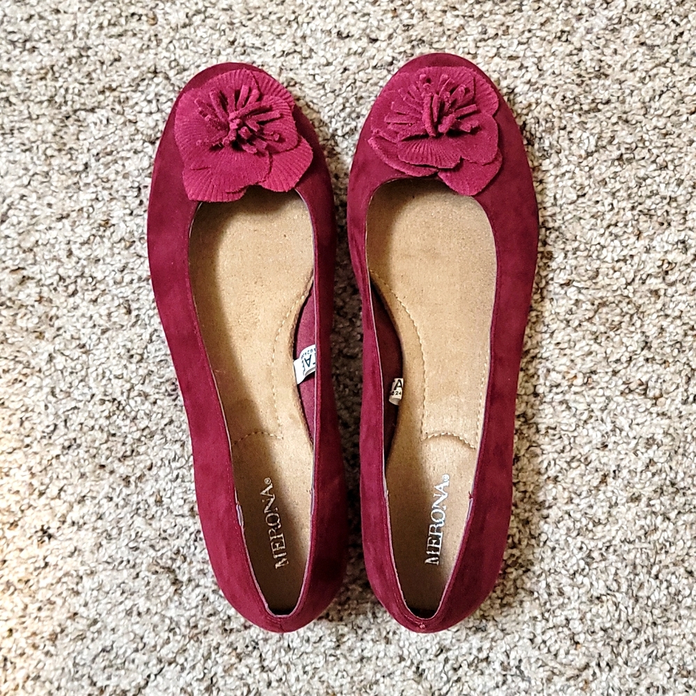 Womens flats